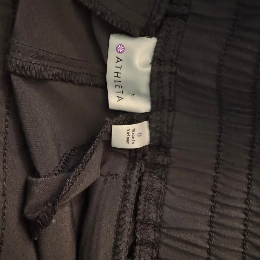Athleta black Cropped Jogger Pants size 0  used . - Picture 9 of 12